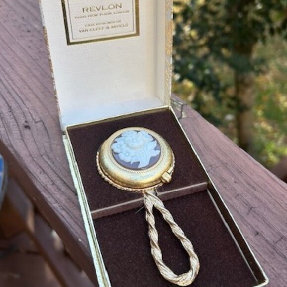 REVLON “Misty Rose - Love Pat” Hand Mirror NEW - COMPACT - Picture 2 of 8